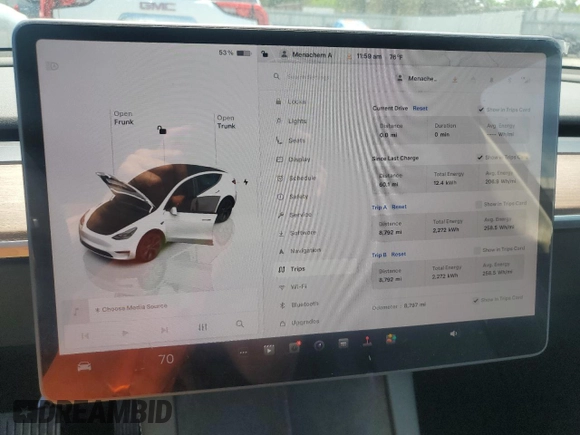 2024 Tesla Model Y Long Range z VIN 7SAYGAEE8RF211702, wystawiony jako Copart lot #58569035 z przebiegiem 8 797 mil mil oraz Szkoda całkowita • Salvage title. Historia ofert i sprzedaży dostępna na DreamBid. Obrazek 9.