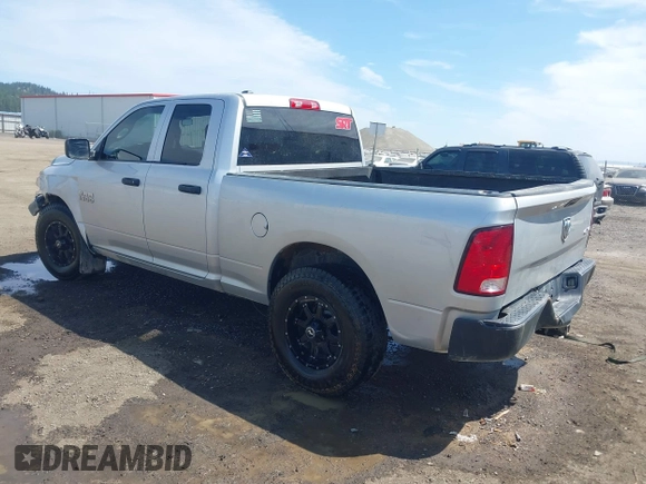 2017 Ram 1500 ST z VIN 1C6RR7FG9HS642427, wystawiony jako IAAI lot #42386533 z przebiegiem 101 290 mil mil oraz . Historia ofert i sprzedaży dostępna na DreamBid. Obrazek 3.