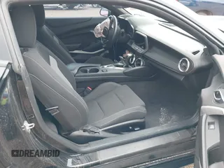2019 Chevrolet Camaro 1SS z VIN 1G1FF1R70K0111514, wystawiony jako IAAI lot #41924277 z przebiegiem Nie podano mil oraz . Historia ofert i sprzedaży dostępna na DreamBid. Obrazek 5.