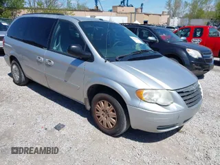 2006 Chrysler Town & Country LWB LX with VIN 2A4GP44R46R779602, listed as a IAAI auction lot 42036008 with 273,414 mi miles. Bid and sale history available at carsss.com. Image 1.