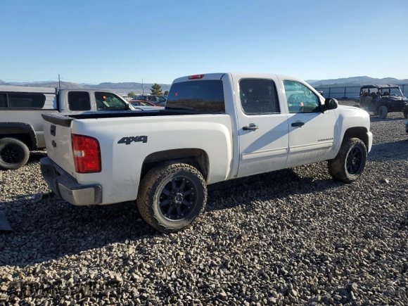 2011 Chevrolet Silverado 1500 LT with VIN 3GCPKSE34BG407289, listed as a Copart auction lot 50030845 with 257,923 mi miles and Salvage Title. Bid and sale history available at DreamBid. Image 3.
