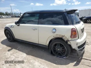 2009 MINI Hardtop S with VIN WMWMF73569TW87834, listed as a Copart auction lot 60362395 with 52,448 mi miles and Salvage title. Bid and sale history available at DreamBid. Image 2.