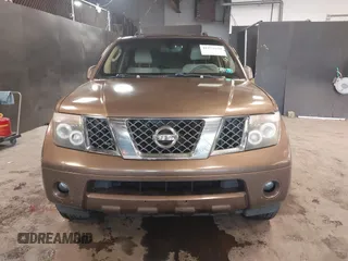 2005 Nissan Pathfinder SE z VIN 5N1AR18W65C703936, wystawiony jako IAAI lot #41271670 z przebiegiem 129 744 mil mil oraz . Historia ofert i sprzedaży dostępna na DreamBid. Obrazek 12.