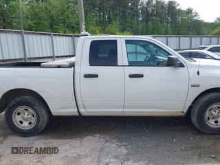 2020 Ram 1500 Tradesman z VIN 1C6RR6FT4LS148072, wystawiony jako IAAI lot #42041064 z przebiegiem 104 886 mil mil oraz . Historia ofert i sprzedaży dostępna na DreamBid. Obrazek 13.