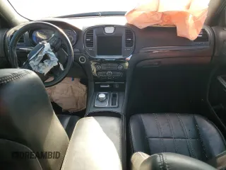 2016 Chrysler 300 S z VIN 2C3CCAGG6GH183038, wystawiony jako Copart lot #53265215 z przebiegiem Nie podano mil oraz Szkoda całkowita • Salvage title. Historia ofert i sprzedaży dostępna na DreamBid. Obrazek 8.