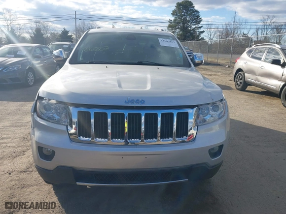 2011 Jeep Grand Cherokee Limited with VIN 1J4RR5GT8BC527676, listed as a IAAI auction lot 41683807 with 101,324 mi miles. Bid and sale history available at carsss.com. Image 12.