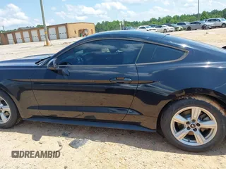 2017 Ford Mustang V6 z VIN 1FA6P8AM6H5342594, wystawiony jako IAAI lot #42479187 z przebiegiem 103 861 mil mil oraz . Historia ofert i sprzedaży dostępna na DreamBid. Obrazek 14.