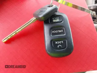 2005 Toyota Camry STD z VIN 4T1BE32K35U016571, wystawiony jako IAAI lot #42496809 z przebiegiem 179 290 mil mil oraz . Historia ofert i sprzedaży dostępna na DreamBid. Obrazek 11.