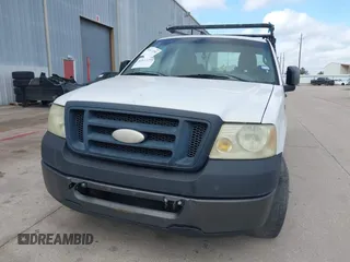 2008 Ford F-150 STX z VIN 1FTRX12W98FC33166, wystawiony jako IAAI lot #41613296 z przebiegiem 330 276 mil mil oraz . Historia ofert i sprzedaży dostępna na DreamBid. Obrazek 6.