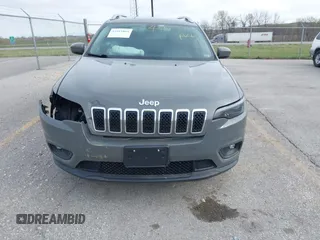 2019 Jeep Cherokee Latitude Plus z VIN 1C4PJMLB5KD440162, wystawiony jako IAAI lot #41911864 z przebiegiem 53 927 mil mil oraz . Historia ofert i sprzedaży dostępna na DreamBid. Obrazek 12.