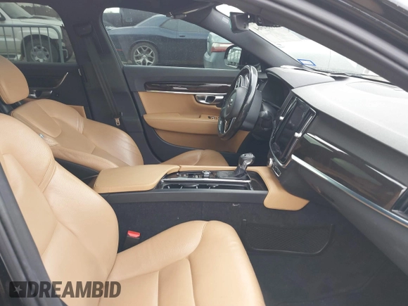 2018 Volvo S90 Momentum with VIN LVY982AK7JP025569, listed as a IAAI auction lot 41684964 with 102,815 mi miles. Bid and sale history available at carsss.com. Image 5.