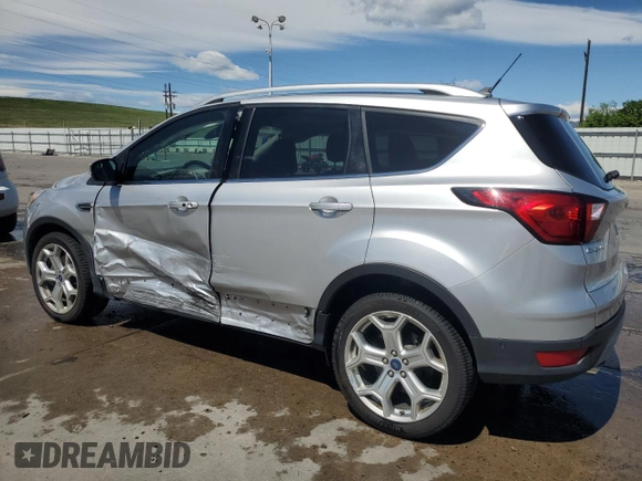 2019 Ford Escape Titanium с VIN 1FMCU9J90KUB85595, выставлен на аукционе Copart как лот 57410045 с пробегом 47 995 миль миль и Списание • Salvage title. История ставок и продаж доступна на DreamBid. Изображение 2.