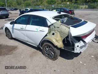 2024 Hyundai Elantra SEL z VIN KMHLM4DG1RU721834, wystawiony jako IAAI lot #41989186 z przebiegiem 19 877 mil mil oraz . Historia ofert i sprzedaży dostępna na DreamBid. Obrazek 3.