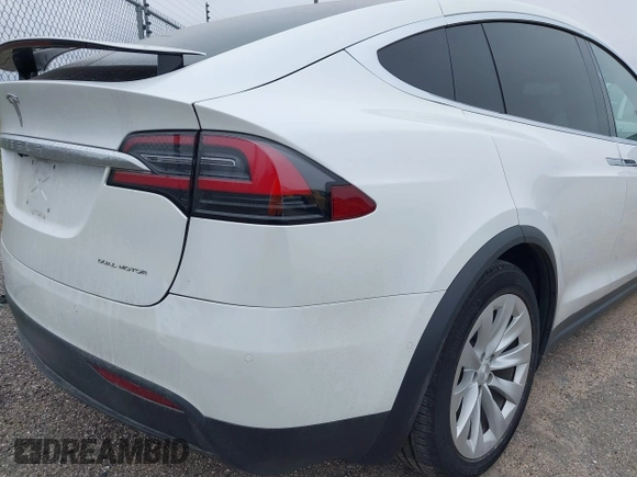 2020 Tesla Model X Long Range with VIN 5YJXCDE2XLF284847, listed as a IAAI auction lot 41595151 with 29,466 mi miles. Bid and sale history available at carsss.com. Image 22.