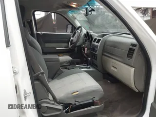 2007 Dodge Nitro SLT with VIN 1D8GU58K97W583408, listed as a IAAI auction lot 41653696 with 124,449 mi miles. Bid and sale history available at carsss.com. Image 5.