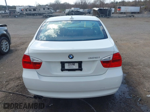 2006 BMW 3 Series 325i with VIN WBAVB13536KX69521, listed as a IAAI auction lot 41832395 with 182,106 mi miles. Bid and sale history available at carsss.com. Image 17.