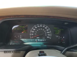 2002 Lincoln Town Car Cartier z VIN 1LNHM83W72Y617952, wystawiony jako Copart lot #50666275 z przebiegiem 238 169 mil mil oraz Czysty tytuł • Clean title. Historia ofert i sprzedaży dostępna na DreamBid. Obrazek 9.