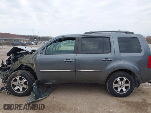 2010 Honda Pilot Touring with VIN 5FNYF4H81AB038522, listed as a IAAI auction lot 41893997 with Not Provided miles. Bid and sale history available at carsss.com. Image 13.