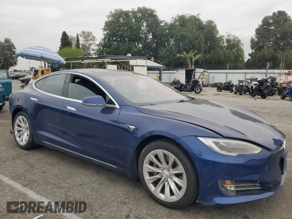 2017 Tesla Model S 100D z VIN 5YJSA1E20HF192300, wystawiony jako Copart lot #52931815 z przebiegiem 93 916 mil mil oraz Szkoda całkowita • Salvage title. Historia ofert i sprzedaży dostępna na DreamBid. Obrazek 4.