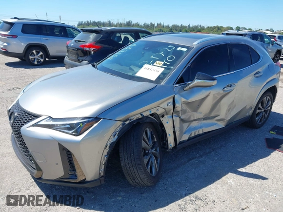 2022 Lexus UX 200 F Sport z VIN JTHE3JBH3N2056014, wystawiony jako IAAI lot #41832434 z przebiegiem 25 693 mil mil oraz . Historia ofert i sprzedaży dostępna na DreamBid. Obrazek 18.