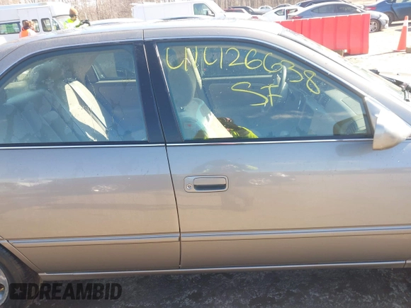 1998 Toyota Camry LE z VIN 4T1BF28K4WU051992, wystawiony jako IAAI lot #41426638 z przebiegiem 166 763 mil mil oraz . Historia ofert i sprzedaży dostępna na DreamBid. Obrazek 14.
