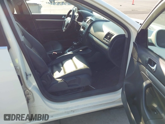 2008 Volkswagen Jetta SE z VIN 3VWRM71K38M188426, wystawiony jako IAAI lot #42581006 z przebiegiem 176 747 mil mil oraz . Historia ofert i sprzedaży dostępna na DreamBid. Obrazek 5.