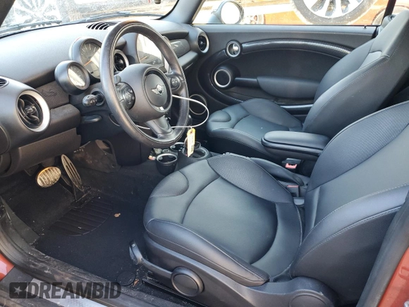2015 MINI Convertible S z VIN WMWZP3C52FT708282, wystawiony jako Copart lot #42491815 z przebiegiem 31 586 mil mil oraz Szkoda całkowita • Salvage title. Historia ofert i sprzedaży dostępna na DreamBid. Obrazek 7.