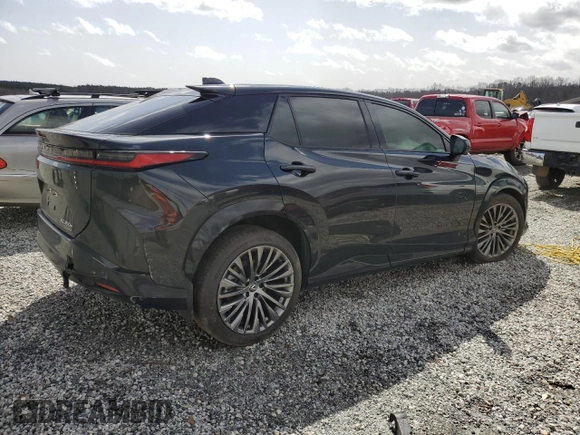 2023 Lexus RZ 450e Premium z VIN JTJAAAAB8PA018786, wystawiony jako Copart lot #47896015 z przebiegiem 14 665 mil mil oraz Szkoda całkowita • Salvage title. Historia ofert i sprzedaży dostępna na DreamBid. Obrazek 3.