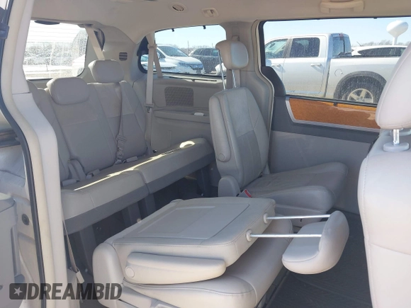 2009 Chrysler Town & Country Limited with VIN 2A8HR64X99R581691, listed as a IAAI auction lot 41639844 with 206,879 mi miles. Bid and sale history available at carsss.com. Image 8.