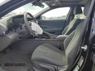 2024 Hyundai Elantra SEL z VIN KMHLS4DG7RU716028, wystawiony jako Copart lot #59912774 z przebiegiem 2 971 mil mil oraz Szkoda całkowita • Salvage title. Historia ofert i sprzedaży dostępna na DreamBid. Obrazek 7.