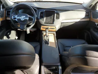2022 Volvo XC90 Momentum with VIN YV4A221K9N1841503, listed as a Copart auction lot 43504854 with 18,880 mi miles and . Bid and sale history available at DreamBid. Image 8.