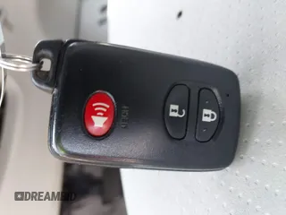 2010 Toyota Prius II z VIN JTDKN3DUXA0228632, wystawiony jako IAAI lot #42413526 z przebiegiem 264 569 mil mil oraz . Historia ofert i sprzedaży dostępna na DreamBid. Obrazek 11.
