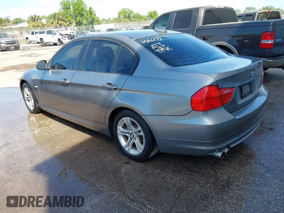 2009 BMW 3 Series 328i with VIN WBAPH77519NM46172, listed as a IAAI auction lot 41842525 with 189,704 mi miles. Bid and sale history available at carsss.com. Image 3.