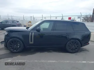 2025 Land Rover Range Rover SE z VIN SALKP9FU1SA280360, wystawiony jako IAAI lot #42067166 z przebiegiem 2 712 mil mil oraz . Historia ofert i sprzedaży dostępna na DreamBid. Obrazek 14.