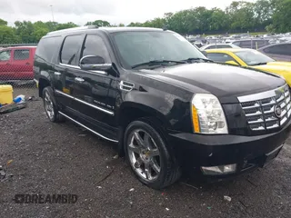 2008 Cadillac Escalade ESV z VIN 1GYFK66868R157098, wystawiony jako IAAI lot #42147341 z przebiegiem 177 624 mil mil oraz . Historia ofert i sprzedaży dostępna na DreamBid. Obrazek 1.