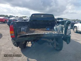2001 Chevrolet Silverado 1500 LS with VIN 1GCEC19V51E312577, listed as a IAAI auction lot 41497378 with 205,873 mi miles and . Bid and sale history available at DreamBid. Image 6.