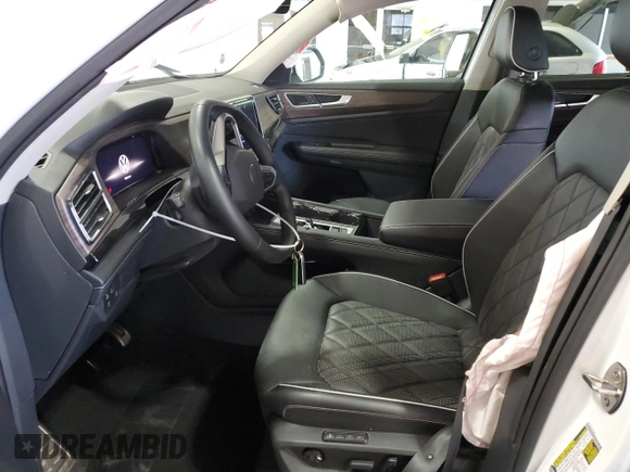 2024 Volkswagen Atlas SEL Premium R-Line with VIN 1V2FR2CA5RC560610, listed as a Copart auction lot 55351535 with 18,105 mi miles and Salvage title. Bid and sale history available at DreamBid. Image 7.