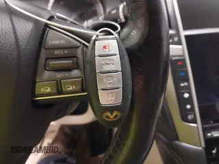 2015 Infiniti Q50 Premium z VIN JN1BV7ARXFM418280, wystawiony jako IAAI lot #42080879 z przebiegiem 126 411 mil mil oraz . Historia ofert i sprzedaży dostępna na DreamBid. Obrazek 11.