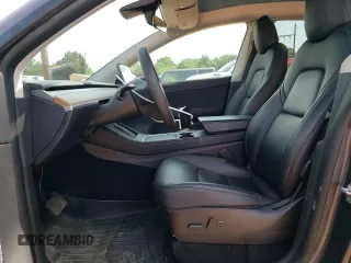2021 Tesla Model Y Long Range z VIN 5YJYGDEE0MF263137, wystawiony jako Copart lot #57295705 z przebiegiem 63 627 mil mil oraz Szkoda całkowita • Salvage title. Historia ofert i sprzedaży dostępna na DreamBid. Obrazek 7.