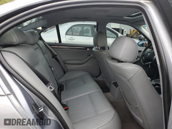 2005 BMW 3 Series 330xi with VIN WBAEW53455PN37488, listed as a Copart auction lot 75438234 with 198,217 mi miles and Salvage Title. Bid and sale history available at DreamBid. Image 10.