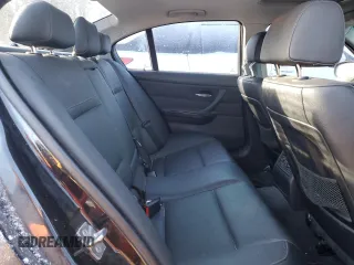 2009 BMW 3 Series 328i xDrive z VIN WBAPK73539A454076, wystawiony jako Copart lot #49962565 z przebiegiem 319 544 mil mil oraz Czysty tytuł • Clean title. Historia ofert i sprzedaży dostępna na DreamBid. Obrazek 10.