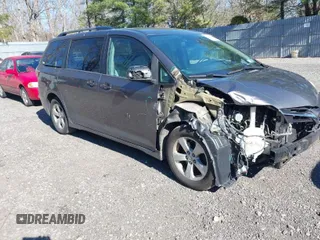 2018 Toyota Sienna LE Auto Access Seat with VIN 5TDKZ3DC4JS925755, listed as a IAAI auction lot 41887172 with 212,921 mi miles. Bid and sale history available at carsss.com. Image 1.