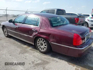 2006 Lincoln Town Car Signature z VIN 1LNHM81V06Y649934, wystawiony jako IAAI lot #42143662 z przebiegiem 147 534 mil mil oraz . Historia ofert i sprzedaży dostępna na DreamBid. Obrazek 3.