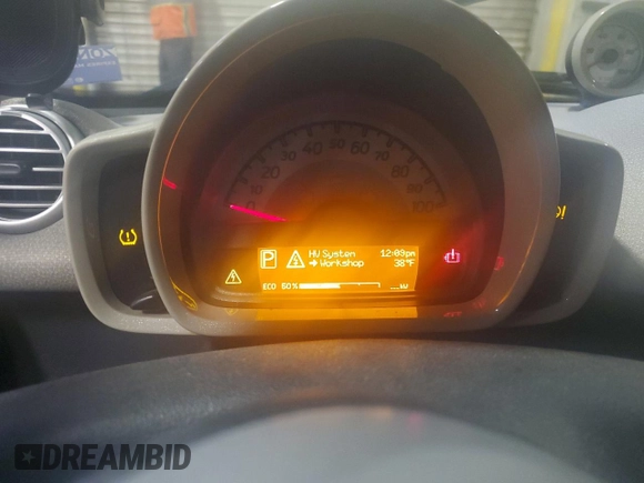 2013 Smart fortwo Passion z VIN WMEEJ9AAXDK673744, wystawiony jako Copart lot #41709255 z przebiegiem Nie podano mil oraz Tytuł czysty. Historia ofert i sprzedaży dostępna na DreamBid. Obrazek 9.
