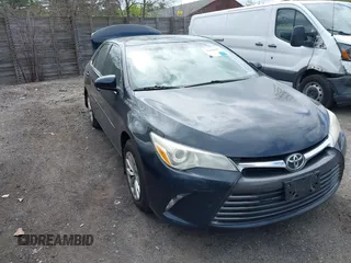 2015 Toyota Camry XLE z VIN 4T4BF1FK9FR462131, wystawiony jako IAAI lot #42288943 z przebiegiem Nie podano mil oraz . Historia ofert i sprzedaży dostępna na DreamBid. Obrazek 1.