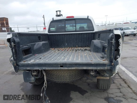 2005 Toyota Tacoma z VIN 5TEUU42N35Z060609, wystawiony jako IAAI lot #42119427 z przebiegiem 245 280 mil mil oraz . Historia ofert i sprzedaży dostępna na DreamBid. Obrazek 17.