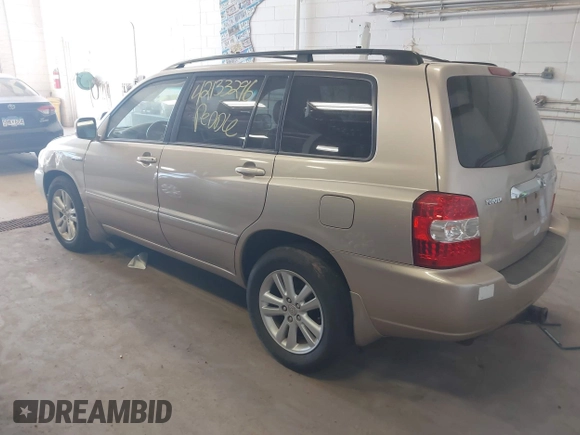 2006 Toyota Highlander Hybrid with VIN JTEDW21A260013713, listed as a IAAI auction lot 42133296 with 261,797 mi miles. Bid and sale history available at carsss.com. Image 3.