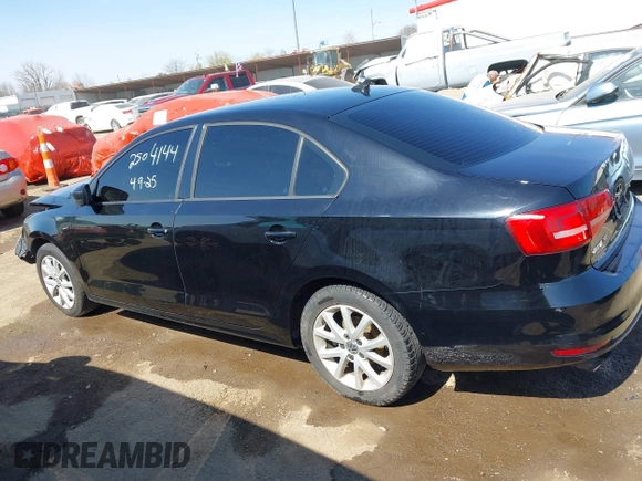 2015 Volkswagen Jetta SE z VIN 3VWD17AJ2FM318882, wystawiony jako IAAI lot #42041914 z przebiegiem 97 623 mil mil oraz . Historia ofert i sprzedaży dostępna na DreamBid. Obrazek 14.