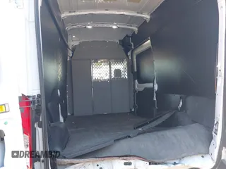 2019 Ford Transit z VIN 1FTYR2XM0KKB31496, wystawiony jako IAAI lot #41060049 z przebiegiem 60 004 mil mil oraz . Historia ofert i sprzedaży dostępna na DreamBid. Obrazek 8.