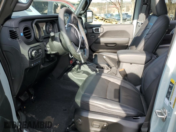 2024 Jeep Wrangler Rubicon with VIN 1C4RJXR61RW255979, listed as a Copart auction lot 43451095 with 7,258 mi miles and Salvage title. Bid and sale history available at DreamBid. Image 7.
